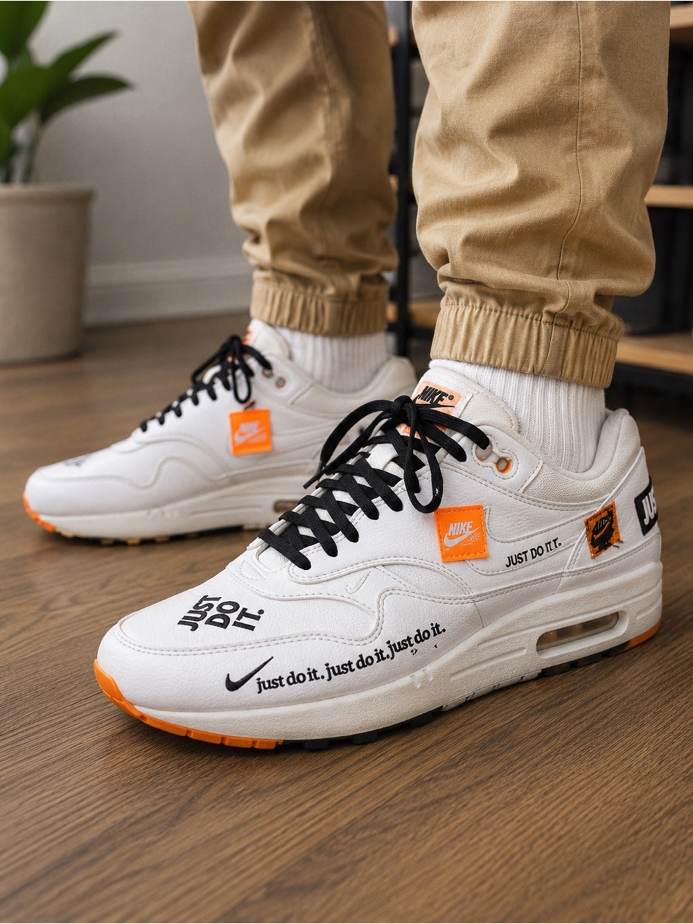 Nike Air Max 1 Just Do It White Orange Men’s Size 11 Sneakers 917691-100